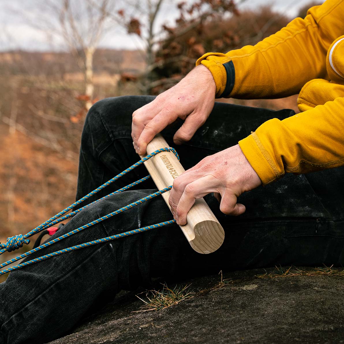 Mega bar portable wooden hangboard training outdoors