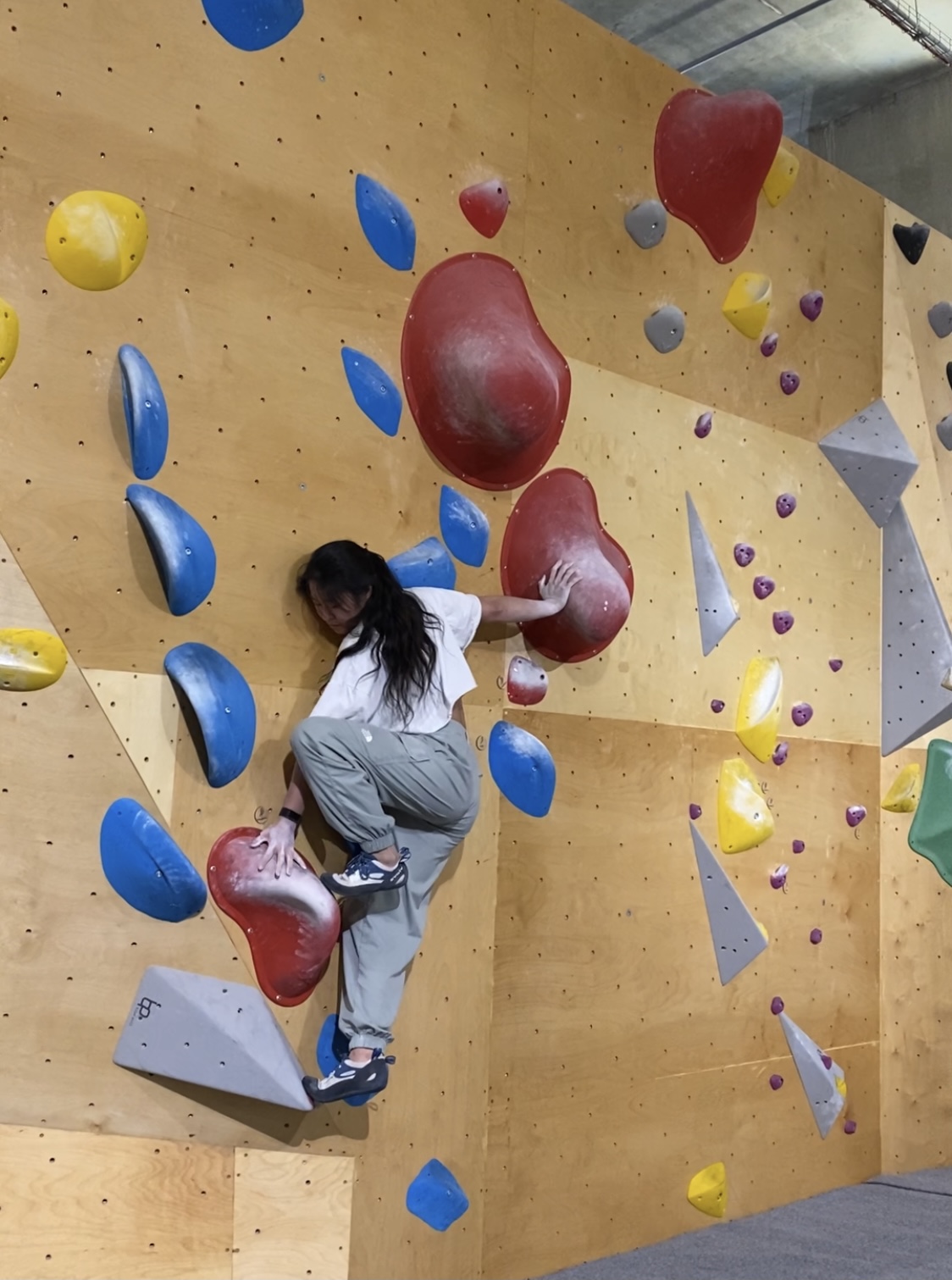 Elizabeth Zang Bouldering Indoors